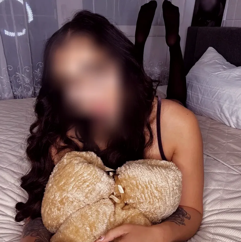 Amber, 26