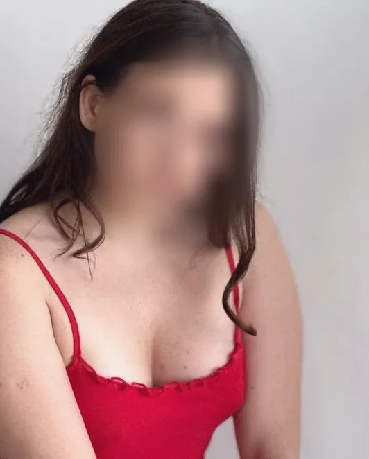 Isabella, 28