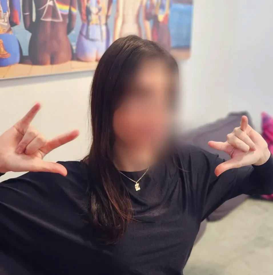 Julia, 27