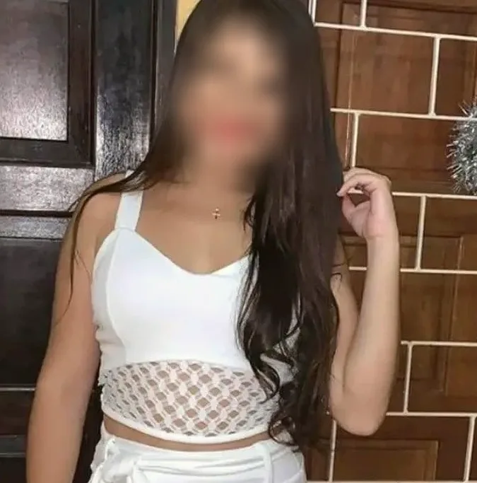 Naomi, 27