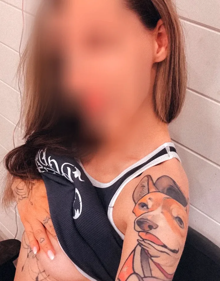Shania, 25