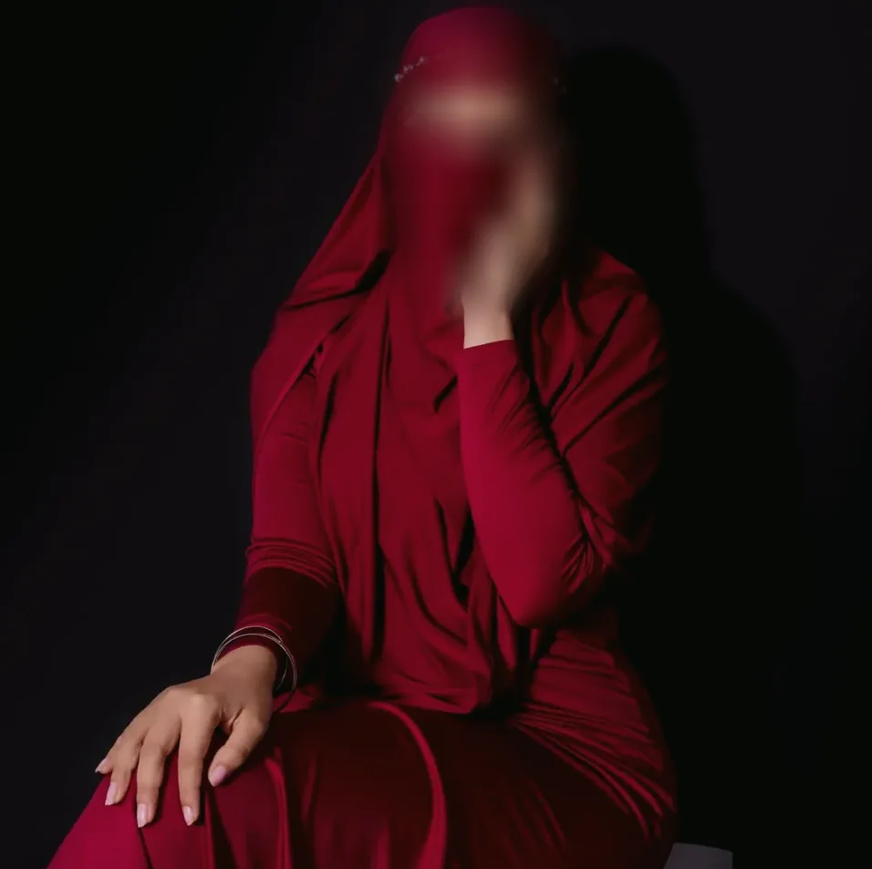 Zeynep, 23